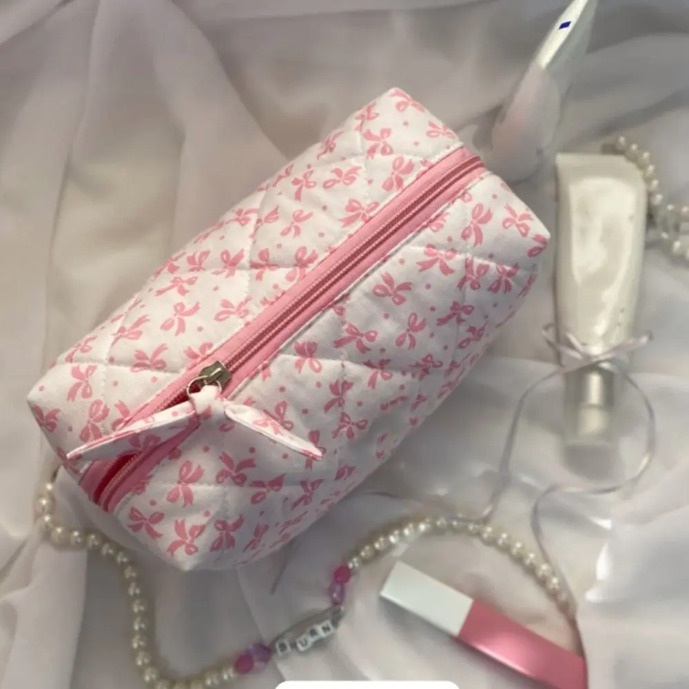 Cute Bowknot Quilting Women Cosmetic Bag Zipper Soft Makeup Bag Large Capacity Toiletry Pouch
Cute Bowknot Quilting Women Cosmetic Bag Zipper Soft Makeup Bag Large Capacity Toiletry Pouch