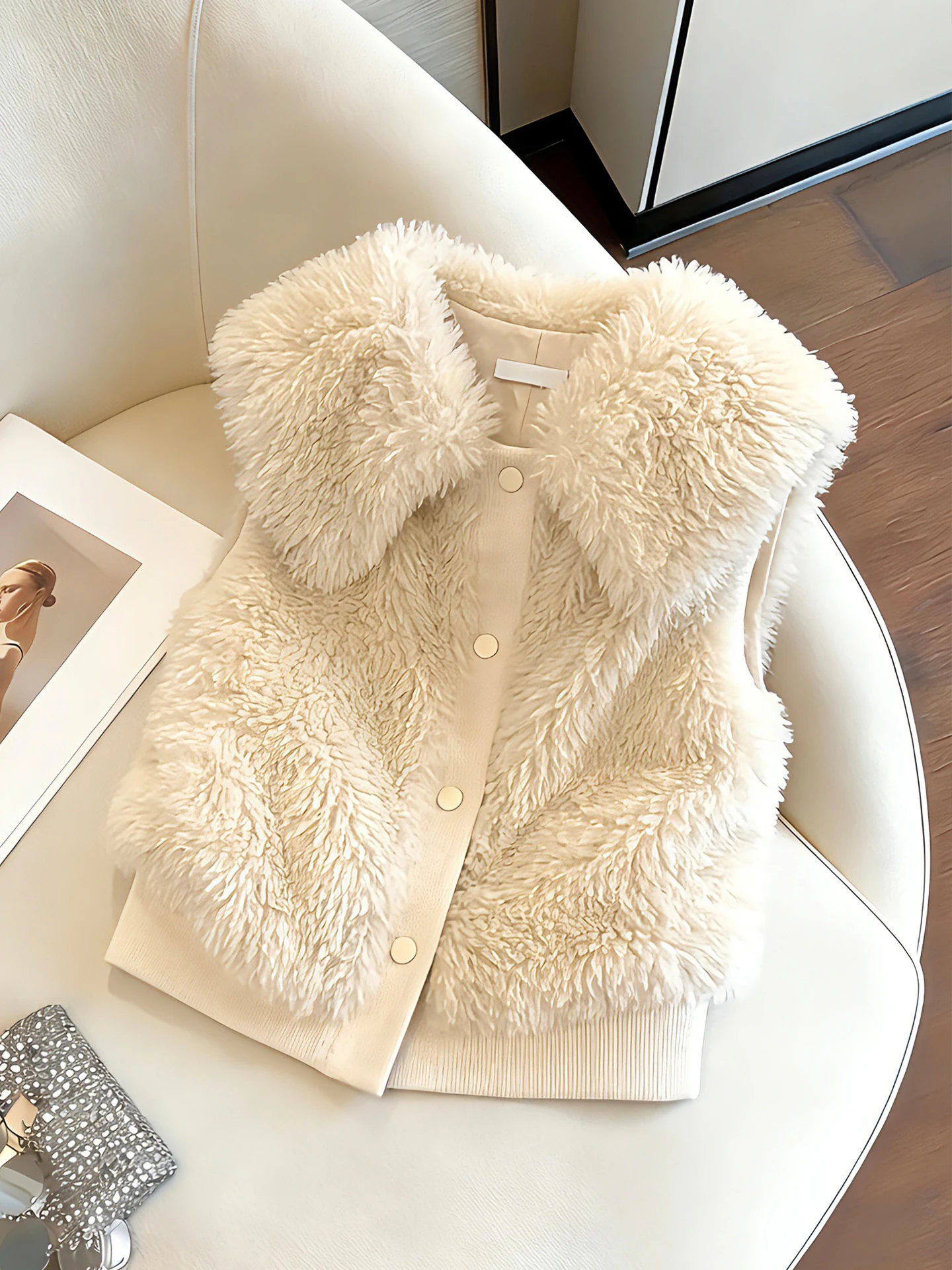 Женский винтажный пушистый лоскутный жилет с лацканами, верхняя одежда, весенне-осенний теплый многослойный топ без рукавов, повседневный цвет
Женский винтажный пушистый лоскутный жилет с лацканами, верхняя одежда, весенне-осенний теплый многослойный топ без рукавов, повседневный цвет