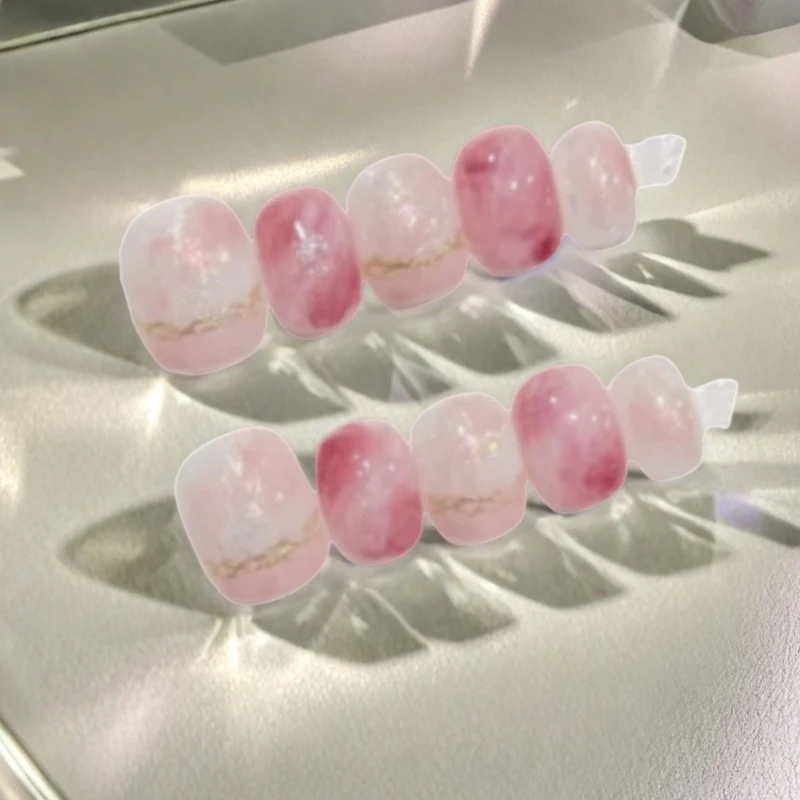 10Pcs Pink Press-On Handmade Nails Short Square Smudge Design with Gold Foil Edges Elegant False Nails for Women Daily Chic Wear
10Pcs Pink Press-On Handmade Nails Short Square Smudge Design with Gold Foil Edges Elegant False Nails for Women Daily Chic Wear