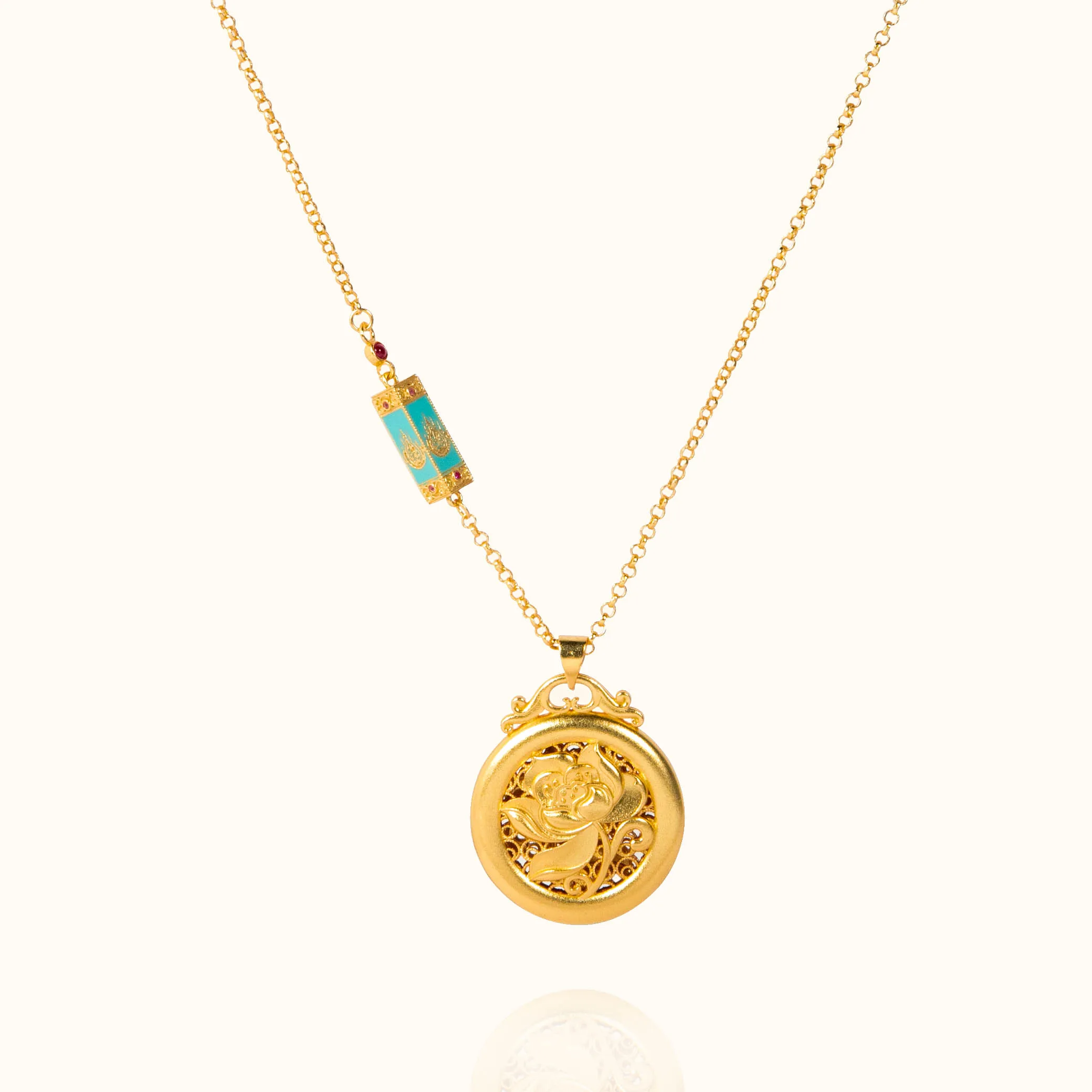 Fashionable Chinese-style gold-plated necklace, with a flower pendant, a metal necklace.
Fashionable Chinese-style gold-plated necklace, with a flower pendant, a metal necklace.