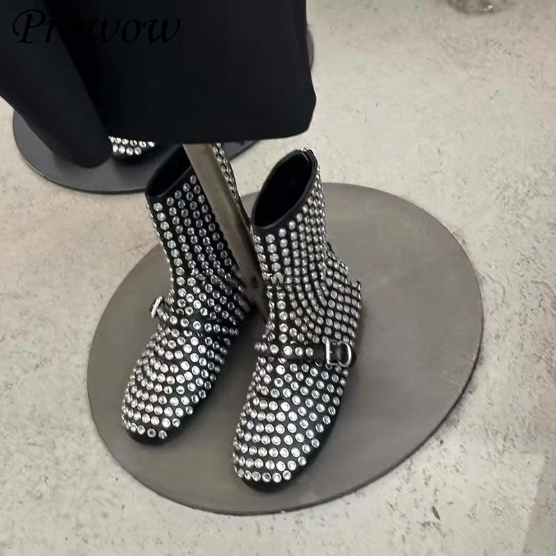 Новые модные ботильоны с заклепками и стразами на плоской подошве, модные ботильоны с пряжкой на ремне и круглой головкой, женская обувь Zapatos Mujer
Новые модные ботильоны с заклепками и стразами на плоской подошве, модные ботильоны с пряжкой на ремне и круглой головкой, женская обувь Zapatos Mujer