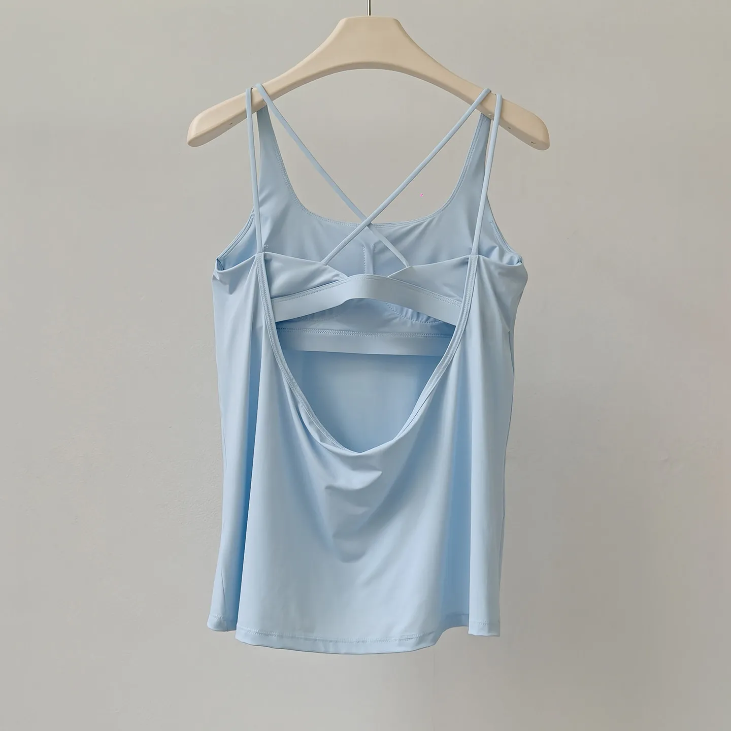 Women's Yoga Tops with Breast Pads Sexy Back Design Slim Fit Sports Vest Blouse Fake Two-Piece Set Beautiful Fitness Shirt
Women's Yoga Tops with Breast Pads Sexy Back Design Slim Fit Sports Vest Blouse Fake Two-Piece Set Beautiful Fitness Shirt