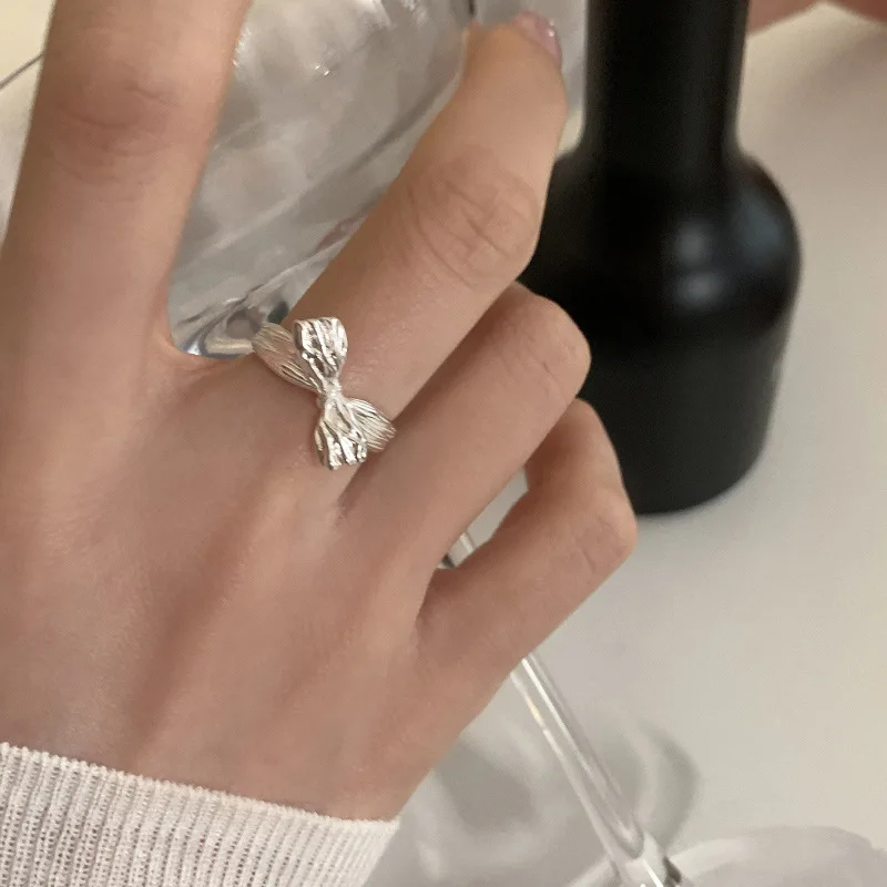 VENTFILLE 925 Sterling Silve Bow Knot Ring for Women Girl Gif Texture Design Fashion Adjustable Korean Jewelry Dropshipping
VENTFILLE 925 Sterling Silve Bow Knot Ring for Women Girl Gif Texture Design Fashion Adjustable Korean Jewelry Dropshipping