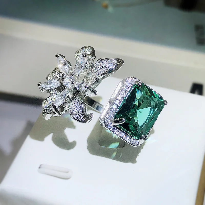 NEW Fashion Asymmetric Flower Emerald Square Full Diamond Open Adjustable Couple Ring For Women Valentine's Day Gitf Jewelry
NEW Fashion Asymmetric Flower Emerald Square Full Diamond Open Adjustable Couple Ring For Women Valentine's Day Gitf Jewelry