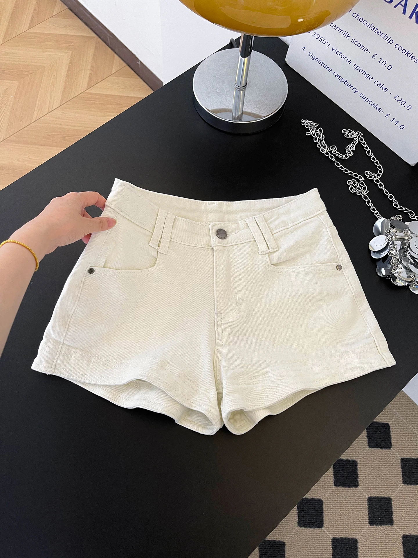 High Waist White Denim Super Short Pants Women's Elastic Slimming A-Line Skirts Summer Fashionable Versatile Breathable
High Waist White Denim Super Short Pants Women's Elastic Slimming A-Line Skirts Summer Fashionable Versatile Breathable