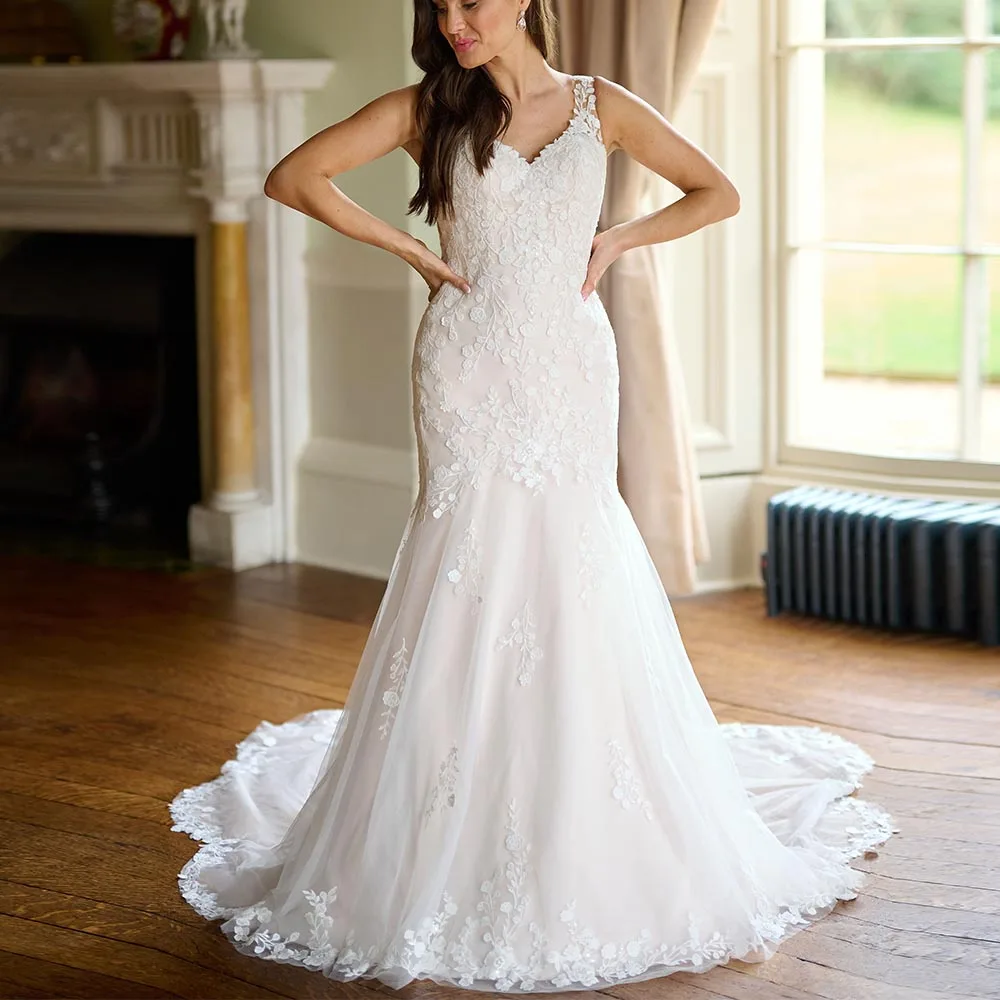 Plus Size Wedding Dresses For Bride V-neck Lace Applique Mermaid Bridal Gowns Open-back Cutout Design Brides dress Customized
Plus Size Wedding Dresses For Bride V-neck Lace Applique Mermaid Bridal Gowns Open-back Cutout Design Brides dress Customized