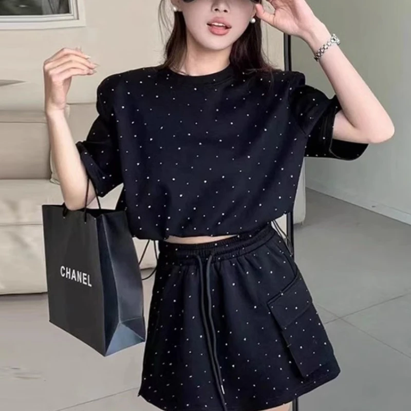 Diamond Studded Loose Skirt Women Set Summer O-neck Short Sleeved T-shirt Versatile Lace Up High Waisted Skirt Two Piece A981
Diamond Studded Loose Skirt Women Set Summer O-neck Short Sleeved T-shirt Versatile Lace Up High Waisted Skirt Two Piece A981