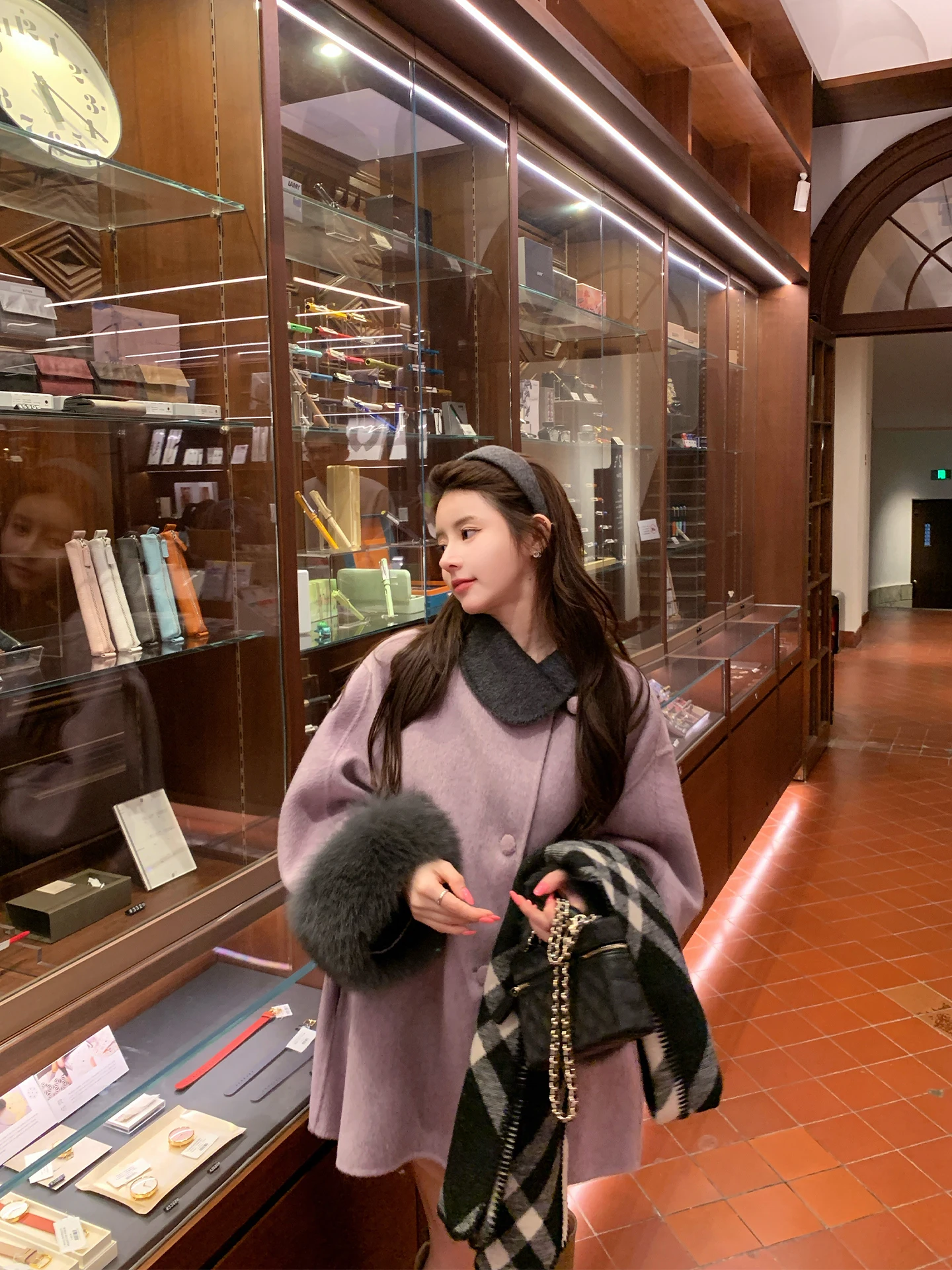 Пальто Callme Daisy из двусторонней шерсти с меховыми манжетами, женское зимнее пальто с капюшоном и длинными рукавами, новинка
Пальто Callme Daisy из двусторонней шерсти с меховыми манжетами, женское зимнее пальто с капюшоном и длинными рукавами, новинка