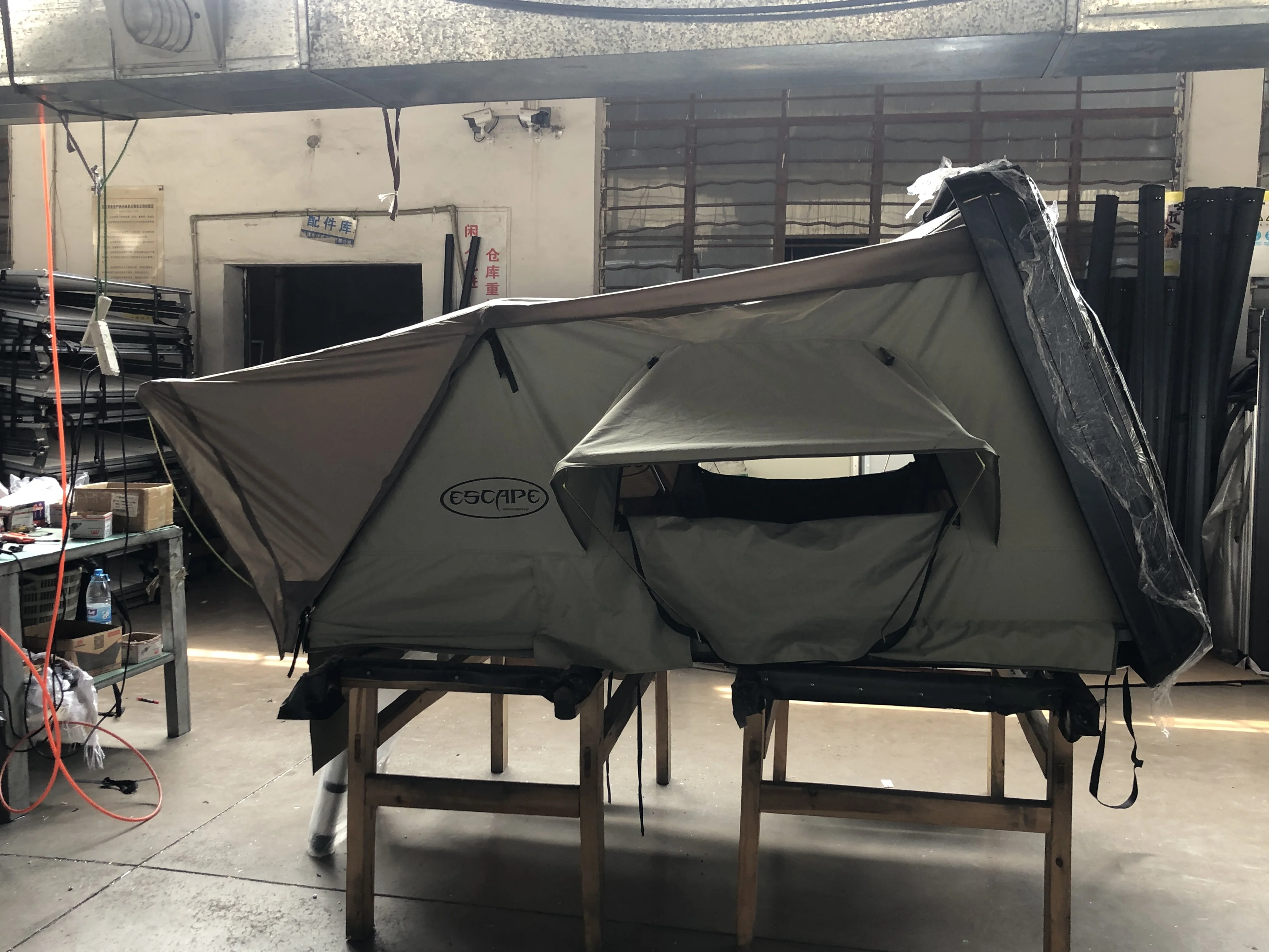 Customized Automatic 2 Person Rollover Style ABS Car SUV Rooftop Tent
Customized Automatic 2 Person Rollover Style ABS Car SUV Rooftop Tent