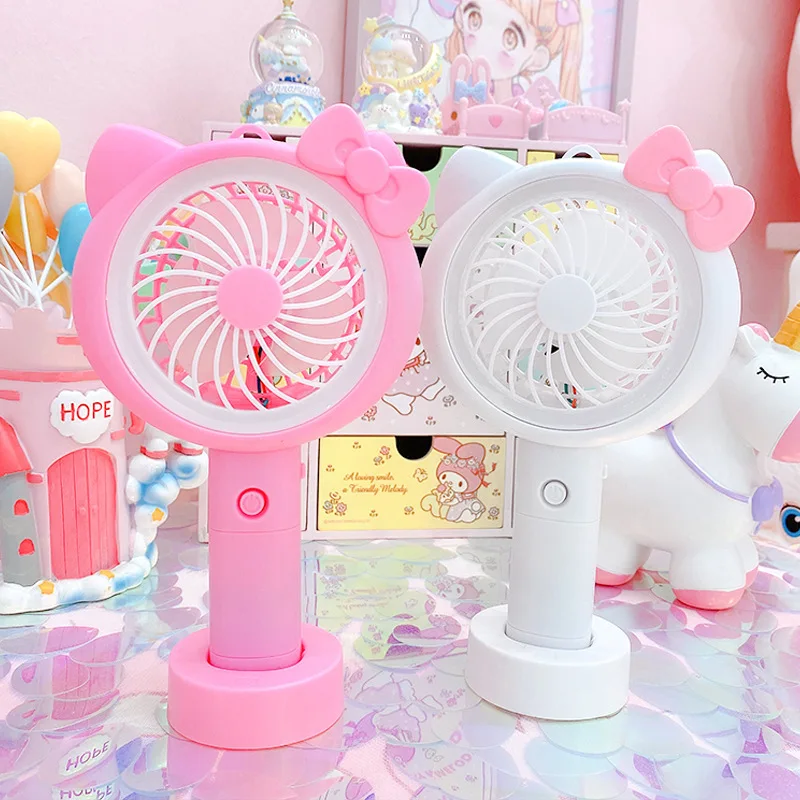 Мини-вентилятор Sanrio Hello Kitty, розовый, портативный, с красным бантом Микки, мощный, USB-перезаряжаемый, с ночником, подарок
Мини-вентилятор Sanrio Hello Kitty, розовый, портативный, с красным бантом Микки, мощный, USB-перезаряжаемый, с ночником, подарок