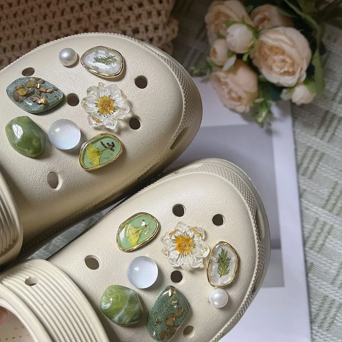 Green Forest Series Ins Popular Footwear Decoration DIY Elegant Adornment for Clogs Sandal Beautiful Hot Kids Boys Girls Gifts
Green Forest Series Ins Popular Footwear Decoration DIY Elegant Adornment for Clogs Sandal Beautiful Hot Kids Boys Girls Gifts