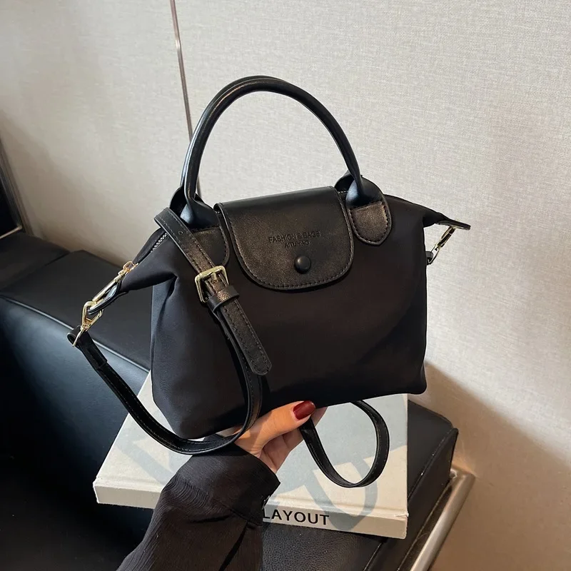 2025 New Lightweight Nylon Dumpling Bag for Women.Exudes A Sense of Luxury and Leisure Ideal for Work Commuting, Stylish Bag.
2025 New Lightweight Nylon Dumpling Bag for Women.Exudes A Sense of Luxury and Leisure Ideal for Work Commuting, Stylish Bag.