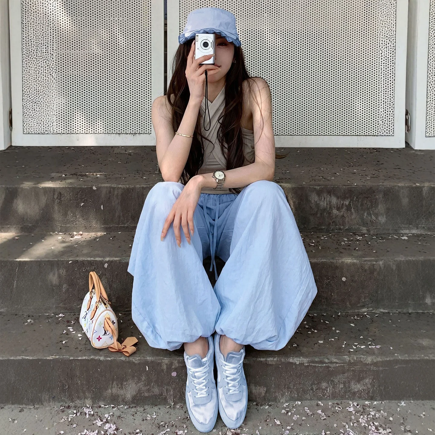 Summer New Style Women's Loose Casual Ice Silk Wide Leg Lantern Pants Skirt Pants Thin Blue Floral Bunches High Waist Trousers
Summer New Style Women's Loose Casual Ice Silk Wide Leg Lantern Pants Skirt Pants Thin Blue Floral Bunches High Waist Trousers