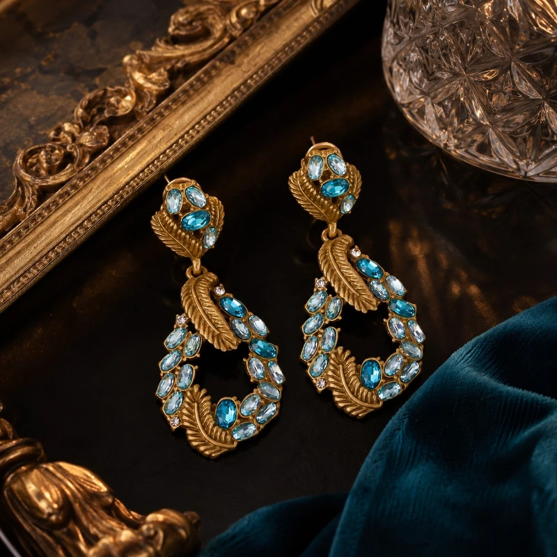 Vintage Feather Earrings for Women Lake Blue Rhinestone Inlaid Elegant Dangle Earrings Fashion Jewelry Gift
Vintage Feather Earrings for Women Lake Blue Rhinestone Inlaid Elegant Dangle Earrings Fashion Jewelry Gift