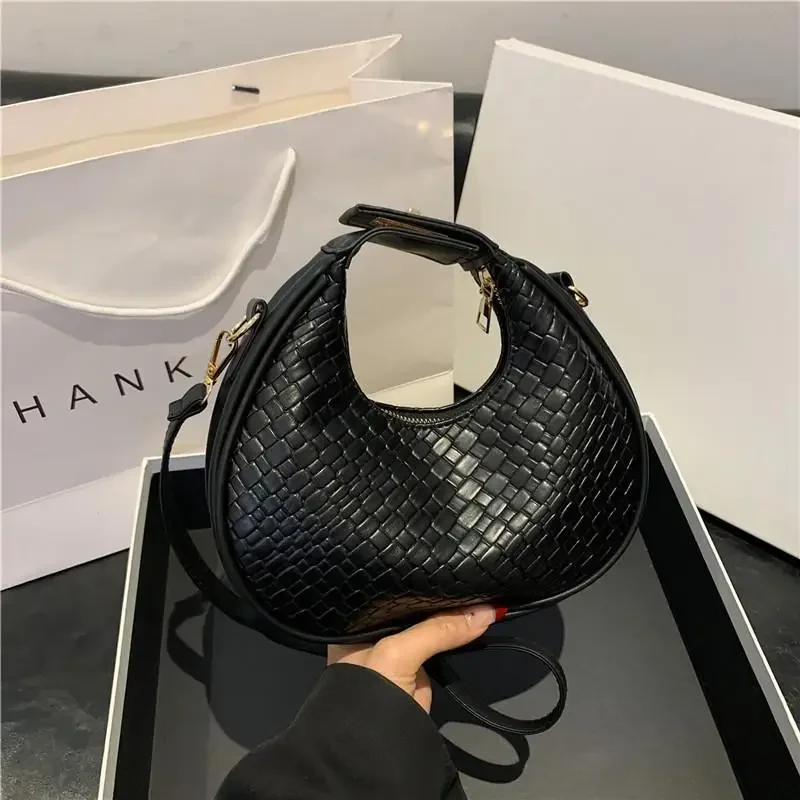 New Fashionable Simple Leisure Commuter Half Moon Bag Retro Handheld Shoulder Carrying Women'S Bag Crossbody Bag
New Fashionable Simple Leisure Commuter Half Moon Bag Retro Handheld Shoulder Carrying Women'S Bag Crossbody Bag