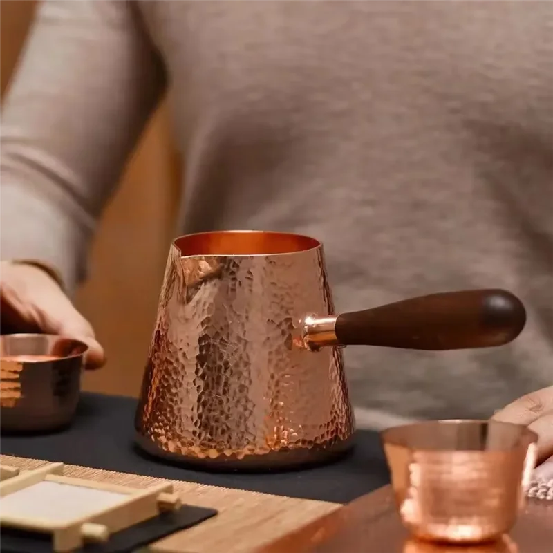B97A-500Ml Pure Copper Latte Pitcher Milk Jug With Wooden Handle Kettles Hammer Handcraft Drinkware Tableware
B97A-500Ml Pure Copper Latte Pitcher Milk Jug With Wooden Handle Kettles Hammer Handcraft Drinkware Tableware