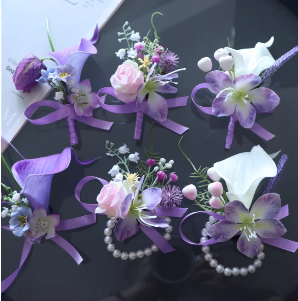 Новый фиолетовый свадебный корсаж - это невеста, жених, подружка невесты, свадебный корсаж родителей, фотография цветов на запястье.
Новый фиолетовый свадебный корсаж - это невеста, жених, подружка невесты, свадебный корсаж родителей, фотография цветов на запястье.