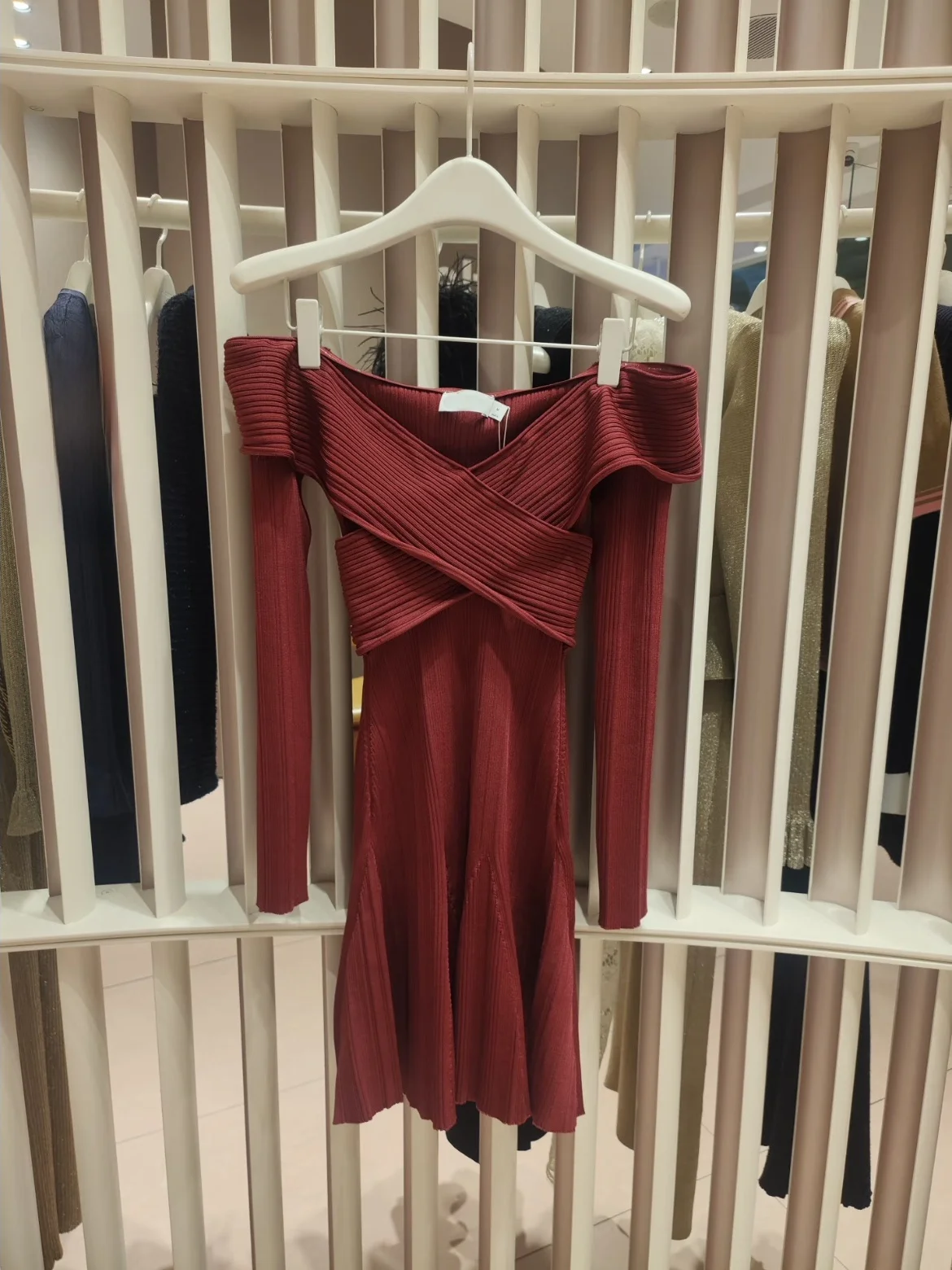 Elegant Knitted Red One Shoulder Dress Heidd SP2026 Early Spring Ladies Fashion Cotton Blend Long Sleeve Slim Fit Party Dress
Elegant Knitted Red One Shoulder Dress Heidd SP2026 Early Spring Ladies Fashion Cotton Blend Long Sleeve Slim Fit Party Dress