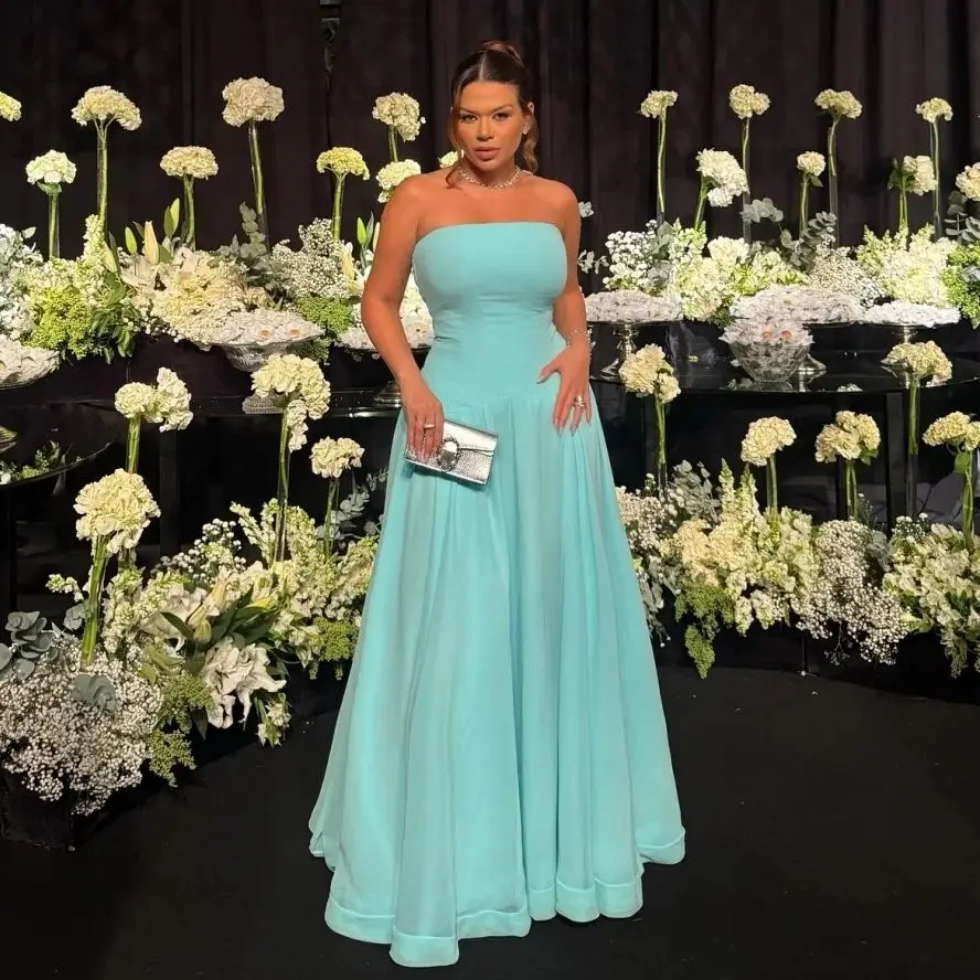 Luxury Evening Dress Customized Light Blue Off Shoulder Prom Dress Lace Applique and Flowy Long Perfect for Formal Events
Luxury Evening Dress Customized Light Blue Off Shoulder Prom Dress Lace Applique and Flowy Long Perfect for Formal Events