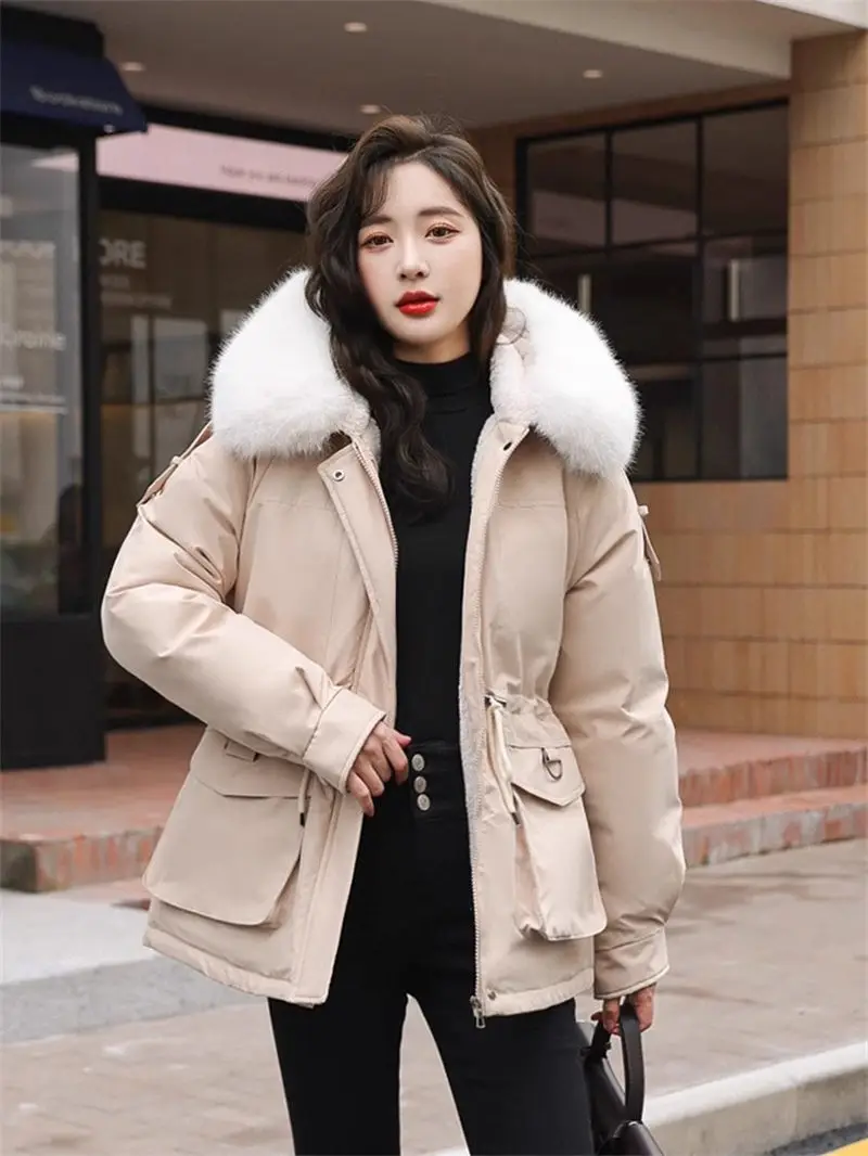 Short 2023 New Winter Cotton Coat Women's Parkas Thickening Korean Version Large Size Fur Collar Hooded Fleece Jacket Z2547
Short 2023 New Winter Cotton Coat Women's Parkas Thickening Korean Version Large Size Fur Collar Hooded Fleece Jacket Z2547