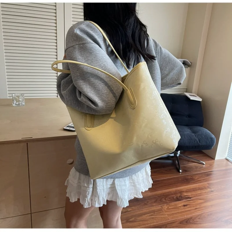 Women's Style Tote Shoulder Bag with Leather Strap & Open Top, for Daily Office, Streetwear, Weekend Travel, Shopping & Errands
Women's Style Tote Shoulder Bag with Leather Strap & Open Top, for Daily Office, Streetwear, Weekend Travel, Shopping & Errands