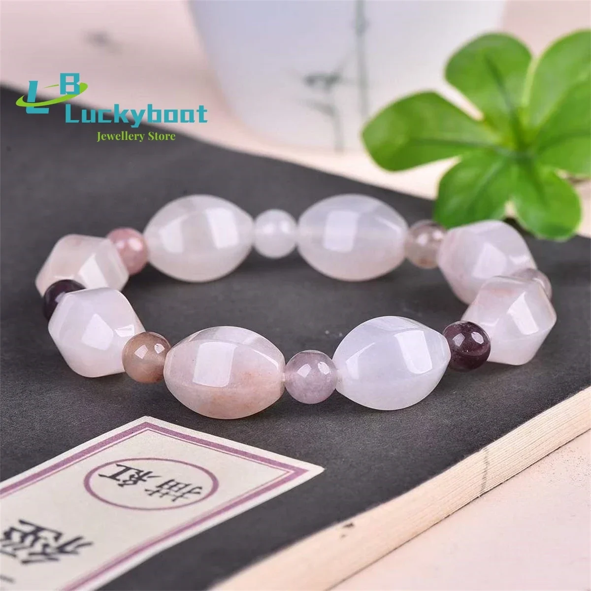 Natural Gold Jade Violet Clipper Card Bracelet Simple Personality Exquisite Fashion Versatile for Men and Women
Natural Gold Jade Violet Clipper Card Bracelet Simple Personality Exquisite Fashion Versatile for Men and Women