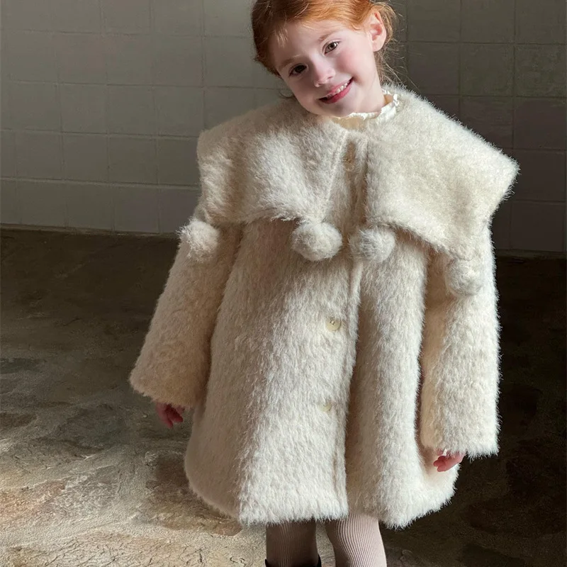 2024 Winter French Children's Quilted Thickened Woolen Coat for Girls, Elegant and Fashionable, Large Lapel Plush Jacket
2024 Winter French Children's Quilted Thickened Woolen Coat for Girls, Elegant and Fashionable, Large Lapel Plush Jacket