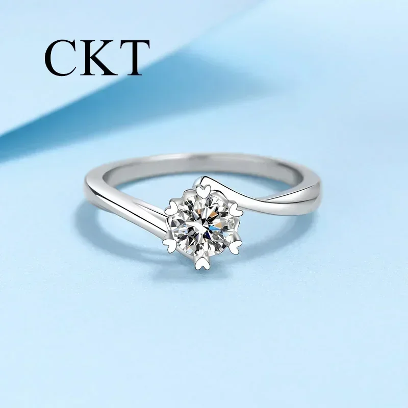 18K White Gold Platinum Rings for Women 0.3-0.5 Carat Sparkling Moissanite Diamond Ring Pt950 Proposal Wedding Bands Jewelry
18K White Gold Platinum Rings for Women 0.3-0.5 Carat Sparkling Moissanite Diamond Ring Pt950 Proposal Wedding Bands Jewelry