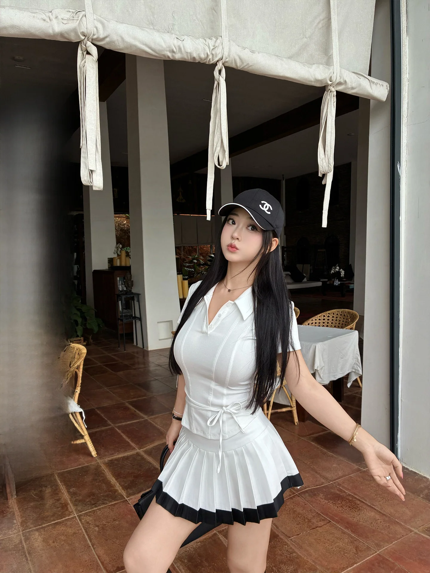 Cherry Micro-fat Neck T-shirt Belted Skirt Set Short Sleeve Slim Fit Summer Fashion Women's Two-piece Suit Black White
Cherry Micro-fat Neck T-shirt Belted Skirt Set Short Sleeve Slim Fit Summer Fashion Women's Two-piece Suit Black White