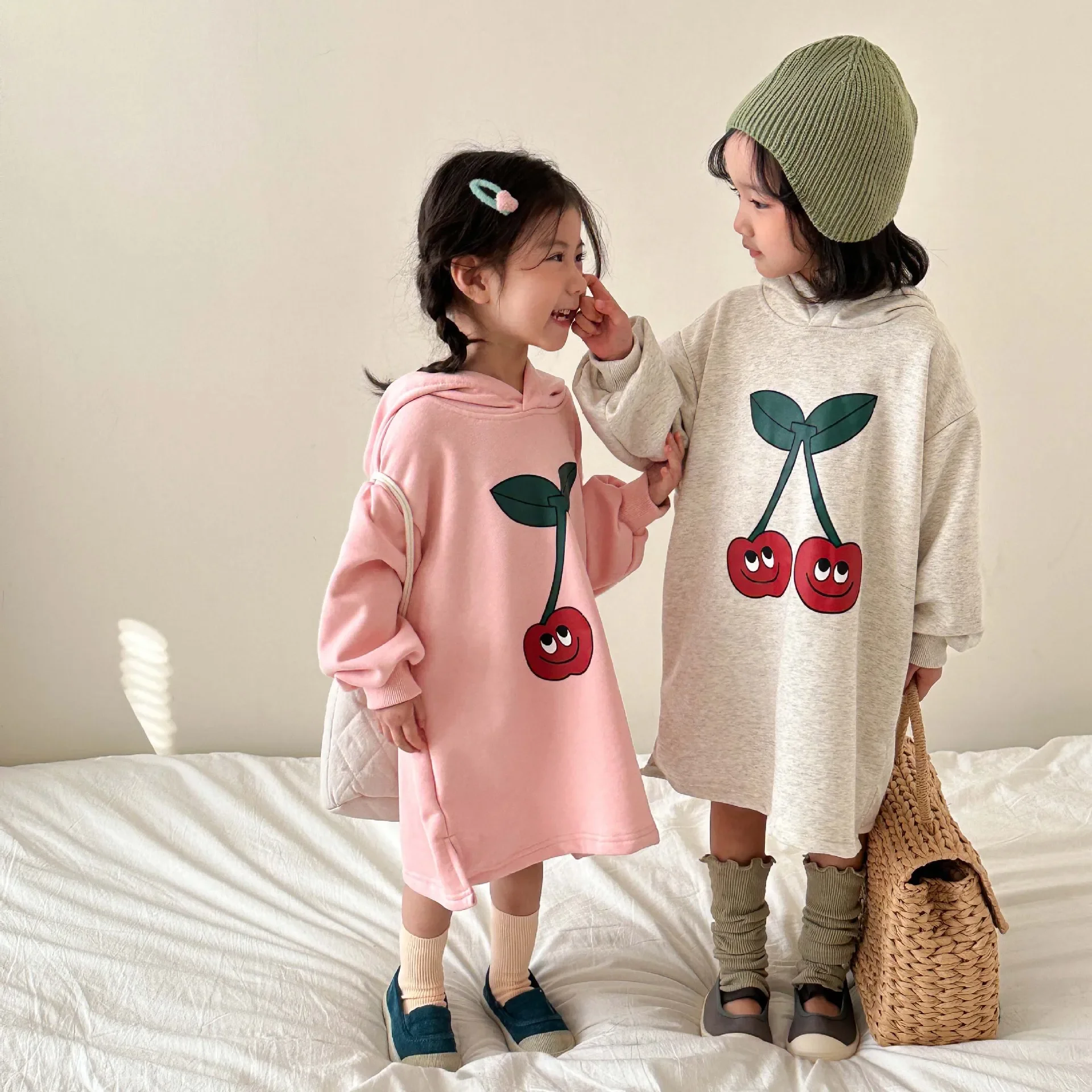Long Hooded Sweatshirt Dress Kids Long Sleeve Cherry Print Dresses 2025 Spring Girls Children Dress Baby Girl Loose Cotton
Long Hooded Sweatshirt Dress Kids Long Sleeve Cherry Print Dresses 2025 Spring Girls Children Dress Baby Girl Loose Cotton