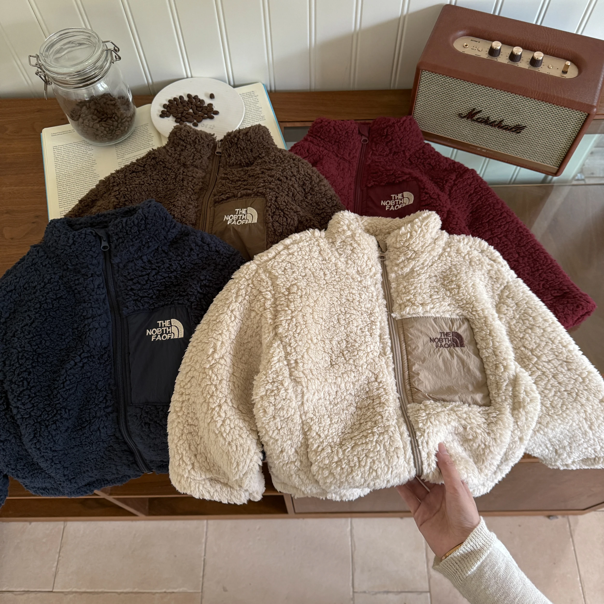 Children's winter stand up collar lambhair jacket for boys and girls, embroidered woolen sweater for babies
Children's winter stand up collar lambhair jacket for boys and girls, embroidered woolen sweater for babies