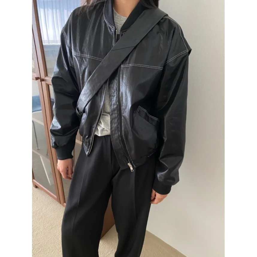 Korean Style Chic Autumn New Retro Loose Long Sleeve Lapel Stitching Design Leather Jacket Coat Women's Fashion Outerwear
Korean Style Chic Autumn New Retro Loose Long Sleeve Lapel Stitching Design Leather Jacket Coat Women's Fashion Outerwear