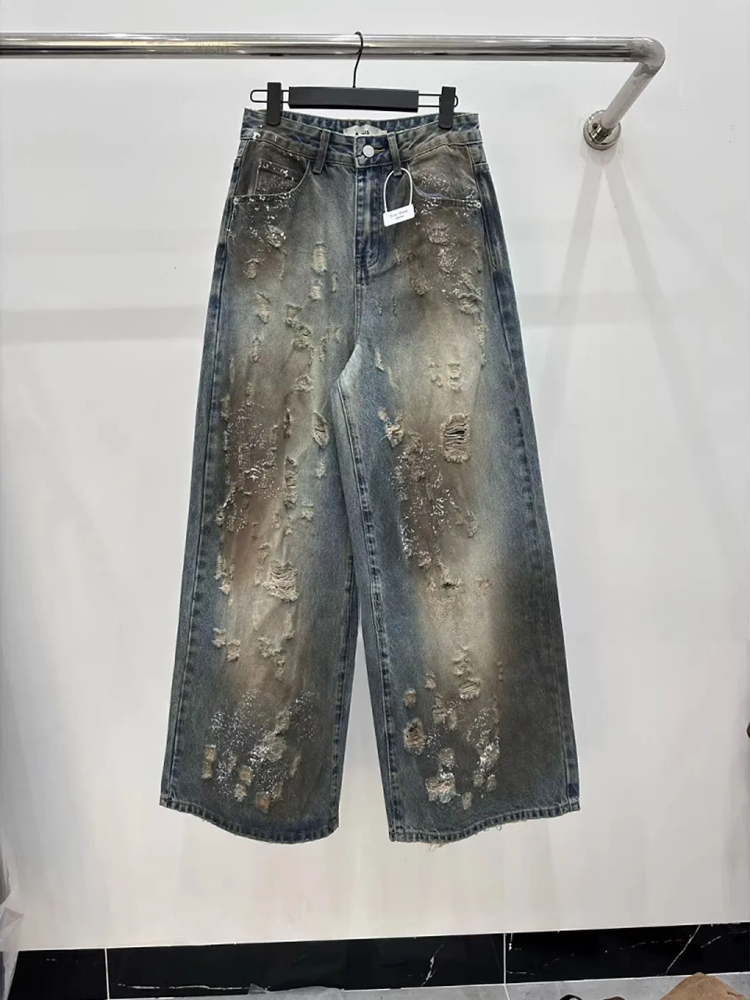 Retro American Washed Heavy Duty Hole Wide Leg Denim Jeans for Women Summer New Style Commute Style High Waist Blue Jeans
Retro American Washed Heavy Duty Hole Wide Leg Denim Jeans for Women Summer New Style Commute Style High Waist Blue Jeans