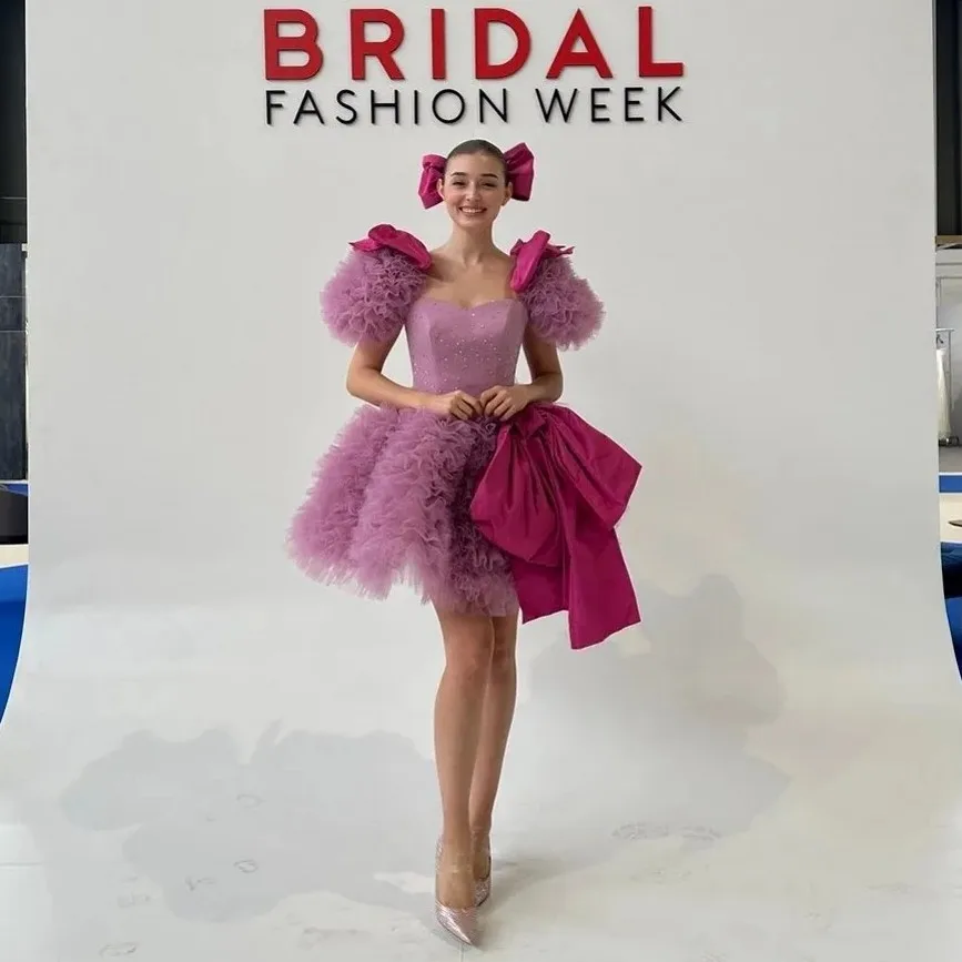 Lovely Tulle Bridal Dress Women Sweetheart Bow A Line Women Beaded Party Dresses with Sleeves Tierred Details Short Prom Gowns
Lovely Tulle Bridal Dress Women Sweetheart Bow A Line Women Beaded Party Dresses with Sleeves Tierred Details Short Prom Gowns