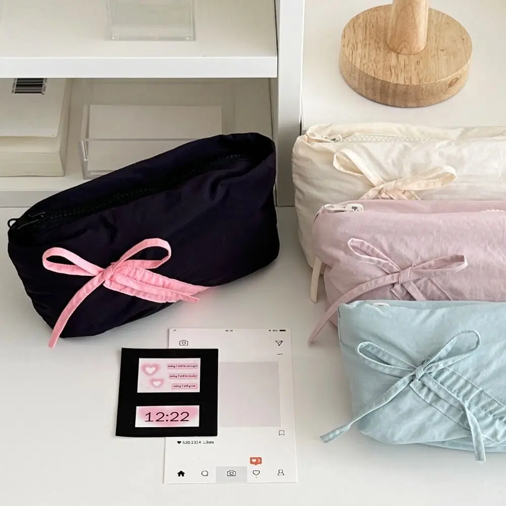 Bow Large Capacity Pen Case Draw Rope Detachable Stationery Storage Bag Cartoon Wrinkle Design Makeup Lipstick Bag Students
Bow Large Capacity Pen Case Draw Rope Detachable Stationery Storage Bag Cartoon Wrinkle Design Makeup Lipstick Bag Students