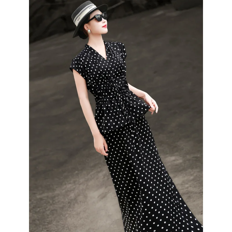 MEXCOCO 2026 New Summer French V Neck Cap Sleeve Gathered Peplum Top Polka Dot Wide Leg Two Piece Outfit Set
MEXCOCO 2026 New Summer French V Neck Cap Sleeve Gathered Peplum Top Polka Dot Wide Leg Two Piece Outfit Set