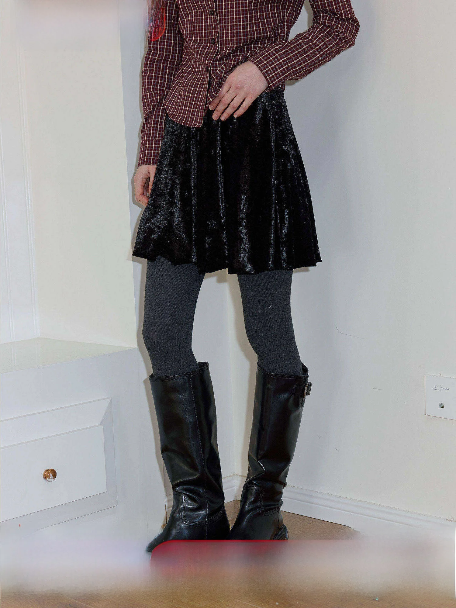 Retro Velvet High Waist A-Line Skirt Women's Autumn Winter Flud Design Sense Fluffy Skirt Casual Wear
Retro Velvet High Waist A-Line Skirt Women's Autumn Winter Flud Design Sense Fluffy Skirt Casual Wear