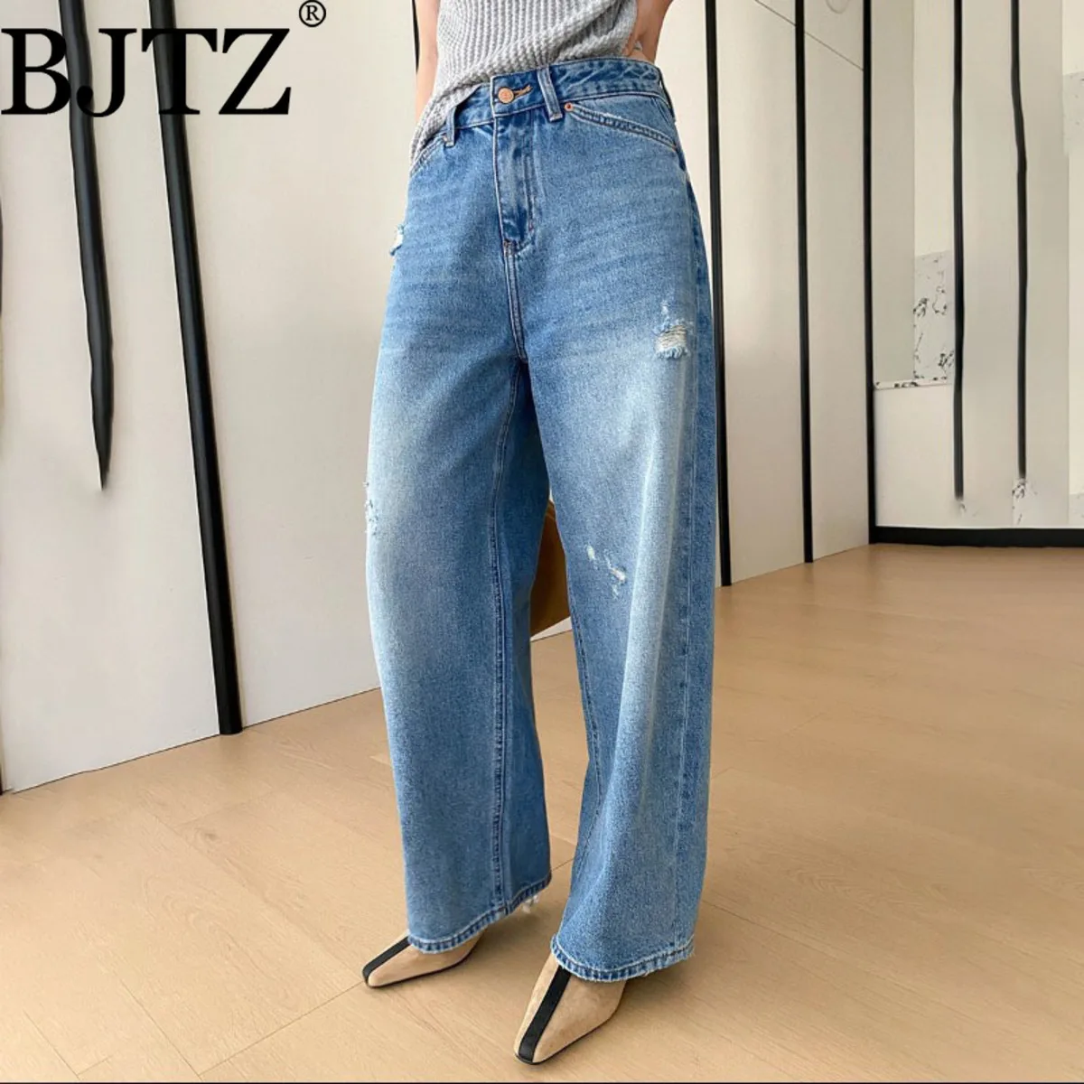 Джинсы женские BJTZ 2026 весна-осень с высокой талией — широкие, свободные, прямые, из денима с эффектом потертости и выцветания
Джинсы женские BJTZ 2026 весна-осень с высокой талией — широкие, свободные, прямые, из денима с эффектом потертости и выцветания