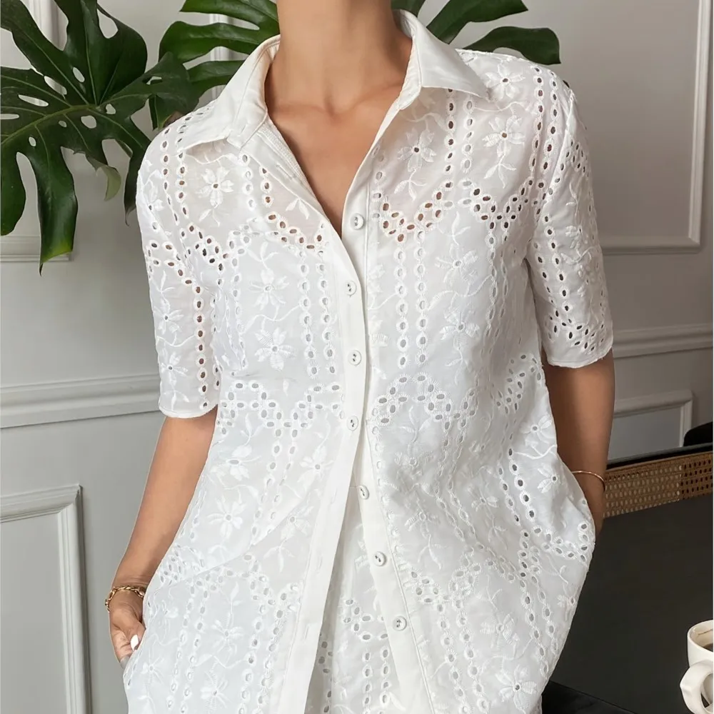 Summer Casual Hollow Shorts Set Solid Color Fashionable Comfortable Lazy Style Short-sleeved Lapel Top Shorts Two-piece Set
Summer Casual Hollow Shorts Set Solid Color Fashionable Comfortable Lazy Style Short-sleeved Lapel Top Shorts Two-piece Set