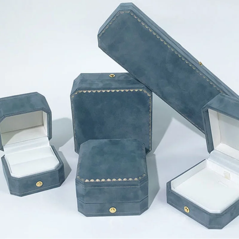 1 шт. восьмиугольная бархатная шкатулка для драгоценностей с золотым кружевным декоративным ожерельем - современная подарочная шкатулка для драгоценностей с мягкой подкладкой для браслета
1 шт. восьмиугольная бархатная шкатулка для драгоценностей с золотым кружевным декоративным ожерельем - современная подарочная шкатулка для драгоценностей с мягкой подкладкой для браслета