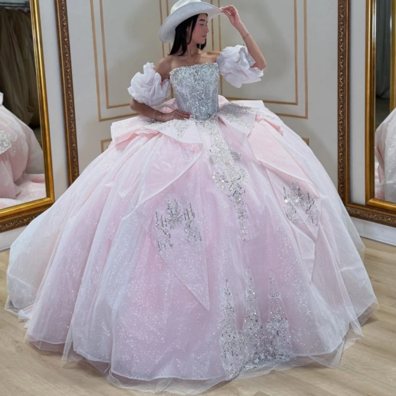 Светло-розовое блестящее платье Quinceanera с открытыми плечами и аппликацией из кружева и бусин с бантом из тюля Бальное платье Vestidos De 15 Anos Sweet 16 Dress
Светло-розовое блестящее платье Quinceanera с открытыми плечами и аппликацией из кружева и бусин с бантом из тюля Бальное платье Vestidos De 15 Anos Sweet 16 Dress