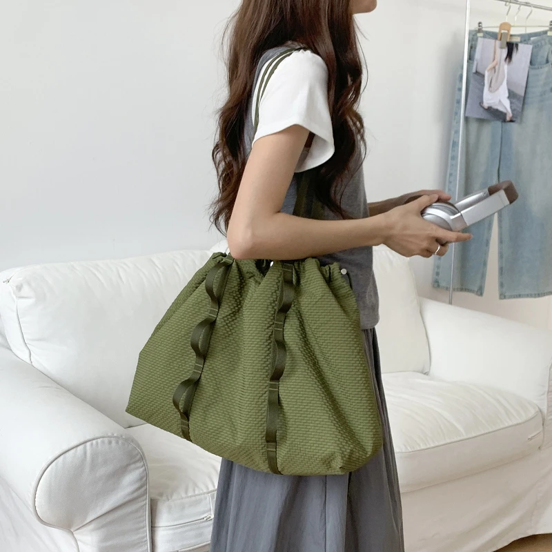 New Korean Style Fashion Plaid Nylon Tote Bag Large Capacity Versatile Commuter Shoulder Shopping Bag for Women Large Bag
New Korean Style Fashion Plaid Nylon Tote Bag Large Capacity Versatile Commuter Shoulder Shopping Bag for Women Large Bag