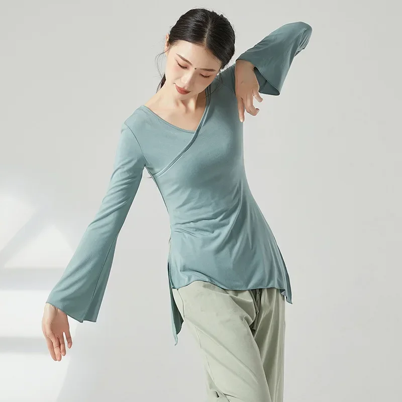 New horn sleeves, classical dance practice clothes, women's adult loose folk dance body tops
New horn sleeves, classical dance practice clothes, women's adult loose folk dance body tops