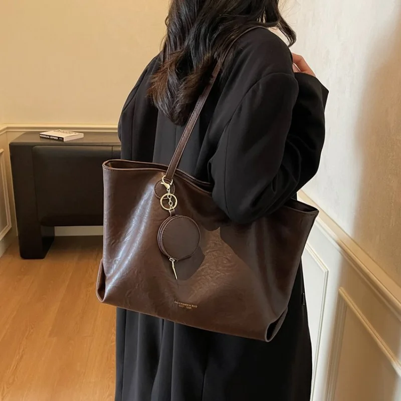 Элегантная кожаная женская большая сумка, элитная роскошная брендовая известная дизайнерская модная винтажная повседневная сумка для поездок на работу
Элегантная кожаная женская большая сумка, элитная роскошная брендовая известная дизайнерская модная винтажная повседневная сумка для поездок на работу 