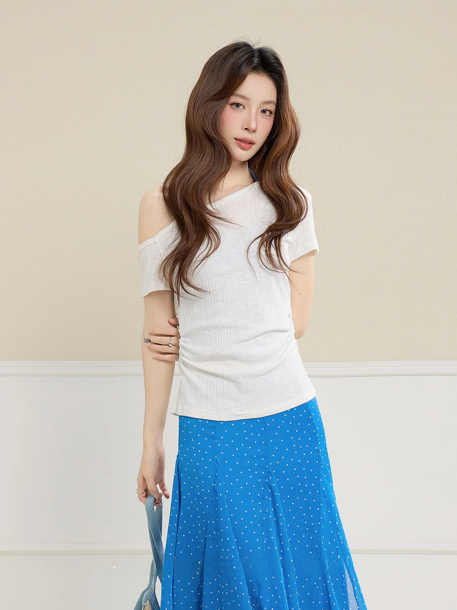 Mii Xiaoke Design Folded White Shoulder Knitted Top Women's Summer New Short Sleeve Exposure Shoulder Two-Piece Set Slim Fit
Mii Xiaoke Design Folded White Shoulder Knitted Top Women's Summer New Short Sleeve Exposure Shoulder Two-Piece Set Slim Fit