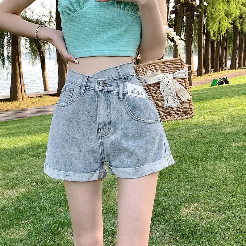 High Waist Wide Leg Short Jeans Women's Summer Loose Slimming Small Size Versatile Flip- Hot Pants Lazy Style Denim Shorts
High Waist Wide Leg Short Jeans Women's Summer Loose Slimming Small Size Versatile Flip- Hot Pants Lazy Style Denim Shorts
