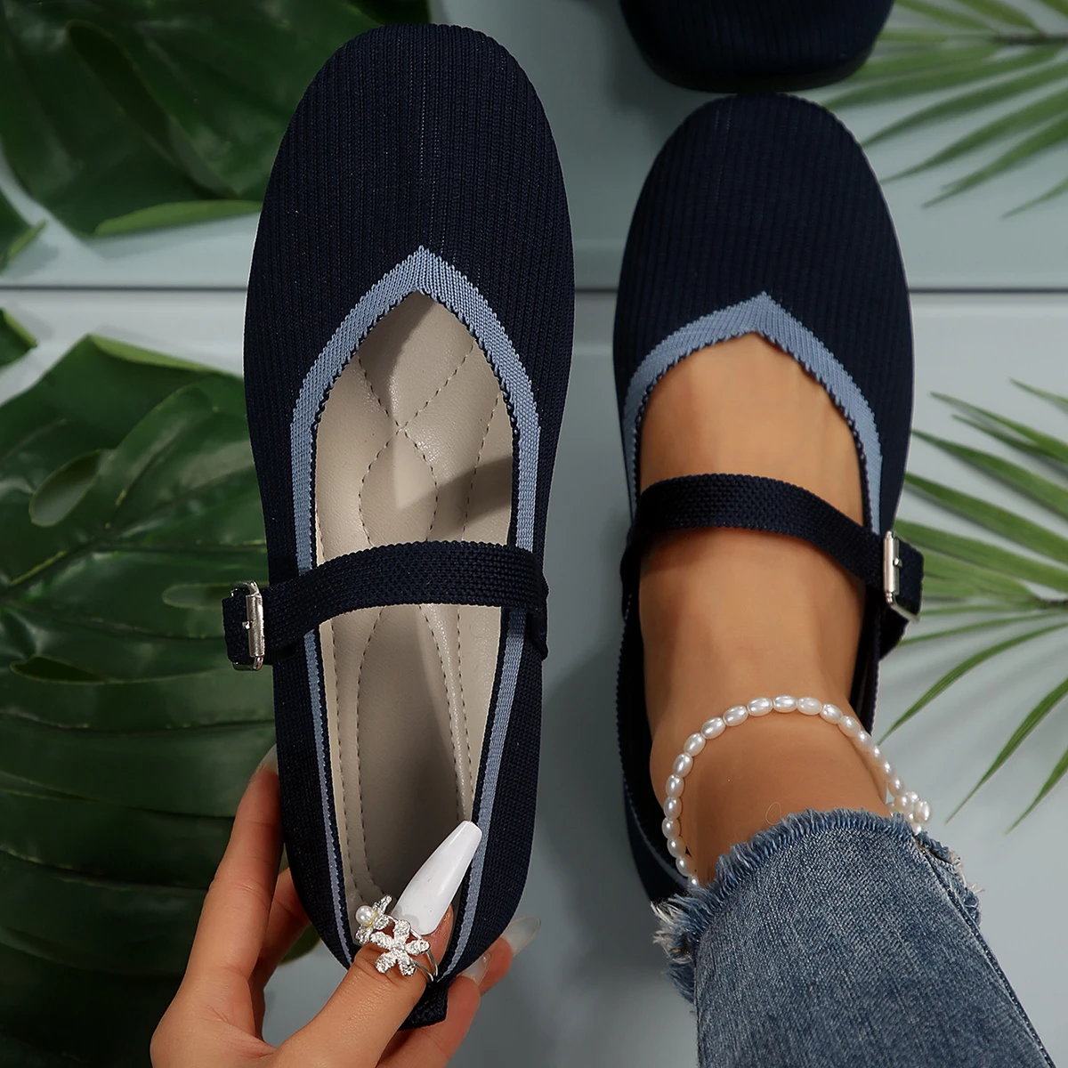 New DesignerWomen's Fashion Flat Bottom Casual Vintage Shoes Casual Women's Fashion Cool Comfortable Cloth Shoes Loafers
New DesignerWomen's Fashion Flat Bottom Casual Vintage Shoes Casual Women's Fashion Cool Comfortable Cloth Shoes Loafers