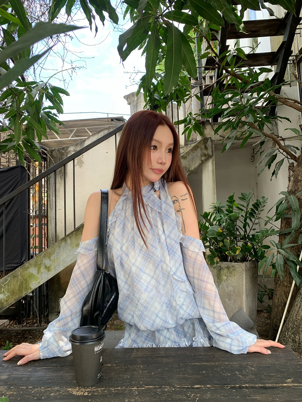 Elegant Blue Long Sleeve Shoulder Bared round Neck Chiffon Top Pure Desirable Gentle Wood Grain Spring Fashion Slimming Top
Elegant Blue Long Sleeve Shoulder Bared round Neck Chiffon Top Pure Desirable Gentle Wood Grain Spring Fashion Slimming Top