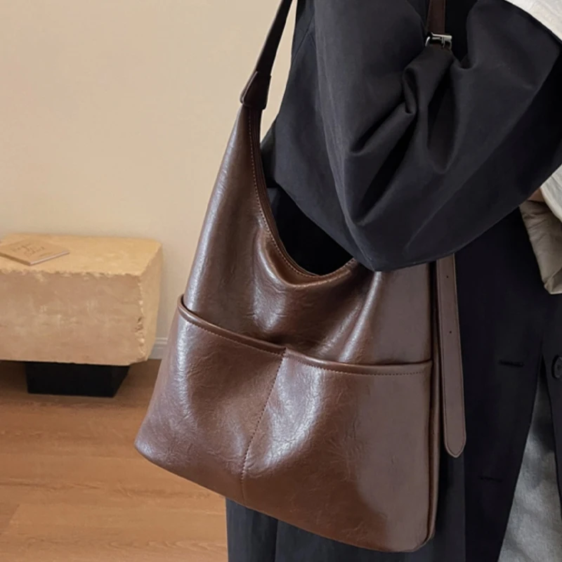 Popular Solid Bag Women Summer New Retro Large Capacity Versatile Commute Soft One Shoulder Bags High-Class Casual Crossbody Bag
Popular Solid Bag Women Summer New Retro Large Capacity Versatile Commute Soft One Shoulder Bags High-Class Casual Crossbody Bag