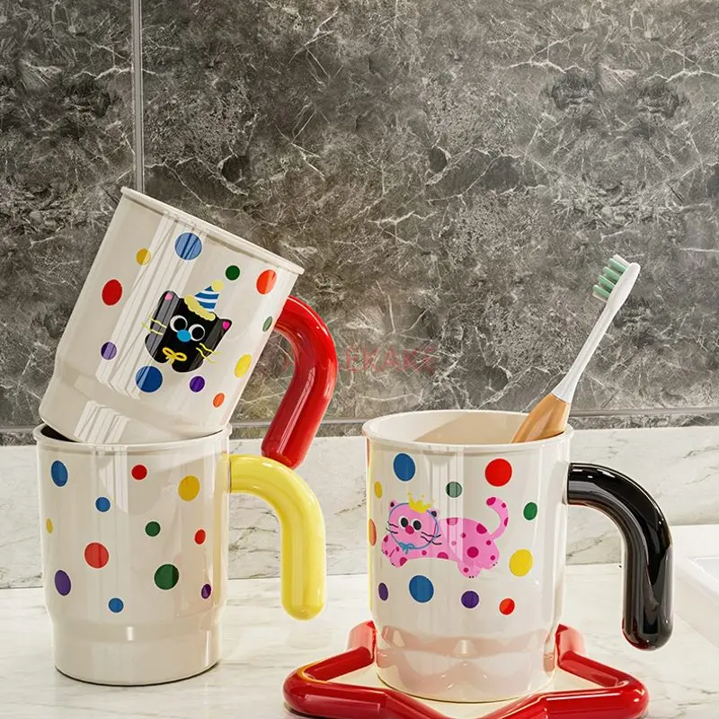1pcs Toothbrush cup, mouthwash cup, household dental appliance, dental jar, wash cup, cartoon children's couple brushing cup
1pcs Toothbrush cup, mouthwash cup, household dental appliance, dental jar, wash cup, cartoon children's couple brushing cup